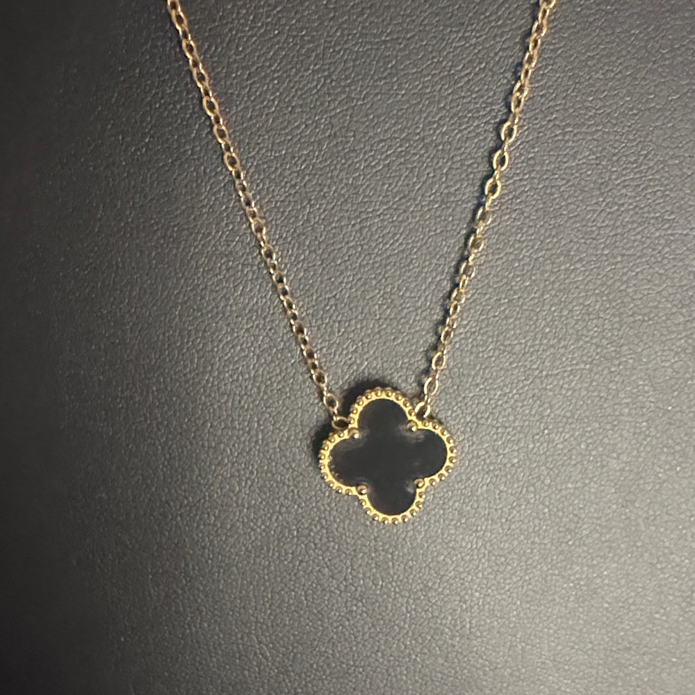 Gold Clover Pendant Necklace - Picture 2 of 3